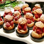 ザ・テラス - 苺とプラリネのシュークリーム