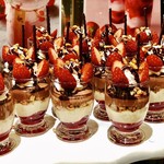 ザ・テラス - 苺とチョコレートのパフェ