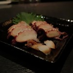 DEN - タコの自家製燻製