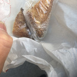 ダンディゾン - フィフィとバケットを味見用にカットしてもらいました！