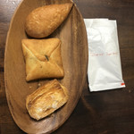 ダンディゾン - 上からブールブール。セザム。下がスティマレット(アップルパイ)