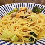 ハシヤ - カキとブロッコリーのペペロンチーノ