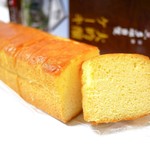 酒世羅 - 大吟醸ケーキ   1543円
            多滿自慢の大吟醸と純米焼酎入り。
            しっとりとしていてなかなか美味しい。