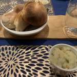 オステルリー・スズキ - ライ麦パン 塩パン 白菜とマッシュポテト