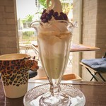 パフェ＆レストラン ハワイ - シチリア島アーモンドと生ピスタチオのパフェ。