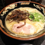 とんこつラーメン 拉餃びー - とんこつ細麵(750円、斜め上から)