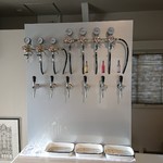 ゴールデンラビットビール - 店内のタップコーナー