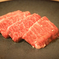 和牛焼肉じろうや 介 wagyu&sake 名古屋駅前本店 - 『上ハラミ』¥2,000円
                    形も綺麗でキメも細かく見た目もすごく綺麗なハラミ。柔らかくてとても満足でした。