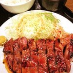 豚々亭 - 炙りトンテキ定食 ￥８００