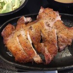 直ちゃん - 皮目がパリッと、ジューシーなモモ肉の美味さを堪能しよう