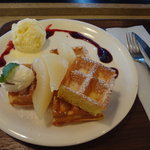 ベックス コーヒー ショップ プラス - 洋なし（ワッフル）～カシスソースー