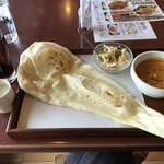 亞橋カレー - Ｅセット チキン＝９４０円 税込
（ミニサラダ・ドリンク付）