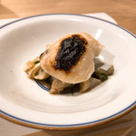 うを徳 - とらふぐのポン酢和えと白子のせ