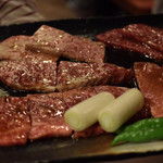 炭火焼 ゆうじ - 赤身盛り合わせ
