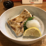 居酒屋山さん - カンパチカマ塩振り焼き