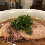 創作麺工房 鳴龍 - チャーシュー、九条ネギ