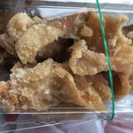 大安食堂 - それなりの大きさがある唐揚げです。小さい訳では無く、程良い大きさ。あまり小さいと、冷めた時に硬くなってしまいますよね。