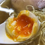 中華そば さとう - 卵は半熟ベストの状態