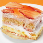 パティスリー イル・プルー・シュル・ラ・セーヌ - いちごのショートケーキ