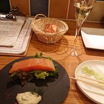 Le Comptoir de シャンパン食堂 - シャンパンとsalmonマリネ