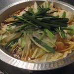 犇之屋 なんば店 - 赤のもつ鍋が運ばれた直後