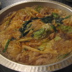 犇之屋 - 赤のもつ鍋が煮上がりました