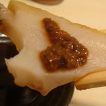 割烹　魚先 - 肝醤油を付けて・・・鮑　いただきま～す♪