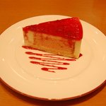 ダッキーダックカフェ - ラズべリーケーキ420円