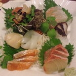 味つぼ - ピカピカお造りで乾杯