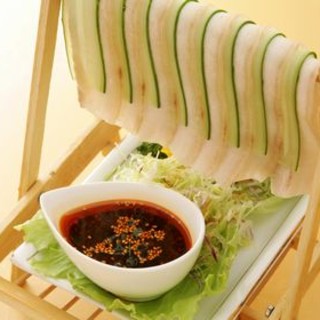 人気メニュー【涼衣白肉】豚バラ肉と胡瓜を特製甘辛タレで！