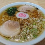 しまだや - 「手打ちラーメン」(¥650-税込)の全景です。刻みねぎが多いのが最大の特徴かな？