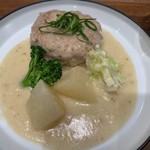 Unir - ハンバーグは熱々ではありませんが、大根が柔らかくて味もしみてます。