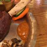 ネパールステーション - パパドゥとトマトの漬物