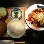 レストラン酢重正之 - 彩り野菜と信州豚の黒酢炒め
