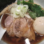 ガハハ鶏味玉そば　麺顔アップ