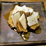 にほん酒と肴 酔音 - 生いぶりがっこのカルパッチョ、チーズとよく合います