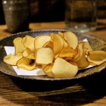 にほん酒と肴 酔音 - くわいチップス、芋より深い味わい