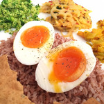 コジコジ - SriLankanプレート（1350円）+ゆでたまご（50円）