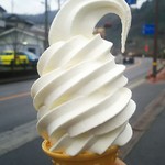 道の駅 しおのえ - 牧場生まれソフトクリーム330円