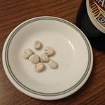 スヰートポーヅ - ビールのお供の塩えんどう。少し食べたので、もう少し入っていました。