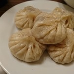 スヰートポーヅ - 天津包子、 蒸し餃子。椎茸の存在感のある餃子 