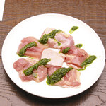 銀次郎 - 女性に人気！　津軽鶏の自家製バジルソース