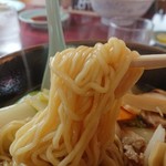 ふぁみりぃ中華 大王 - アツアツ麺