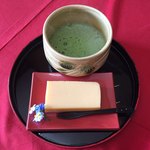 おびの茶屋 - 厚焼卵 抹茶セット 450円。