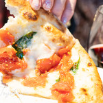 サルヴァトーレ・クオモ アンド バール - 世界大会優勝ピザ