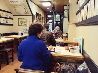 びっくりうどん 三好野 - 店内の風景。