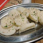 Taishuubisutoronijiru - 長芋のピクルスは、さっぱり♪
                        今回は飲み放題と席のみの予約で、料理は好きなものを注文するスタイル。
                        コースだと食べきれなかったりするので、食べたいものを自由に注文して飲み放題ってベスト！！