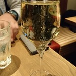 Taishuubisutoronijiru - 飲み放題のメニューに載ってなかったけど、スパークリングワインもありました～
                        まぃまぃ大好きな泡♡
