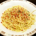 サイゼリヤ - 唐辛子フレークを加えてペペロンチーノに