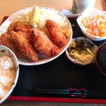 とんかつ ことぶき - カキフライ定食　1100円税込み　
      まさかの7個カキフライが!